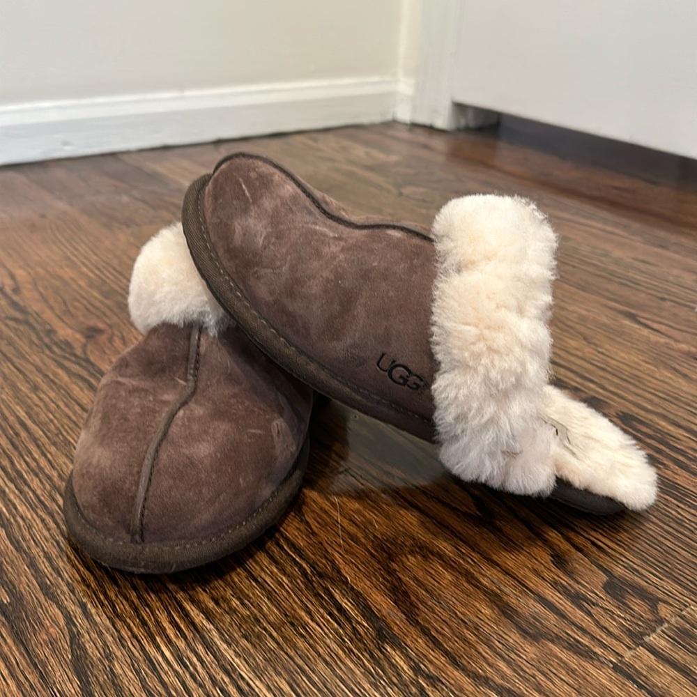 Ugg slide on slippers
